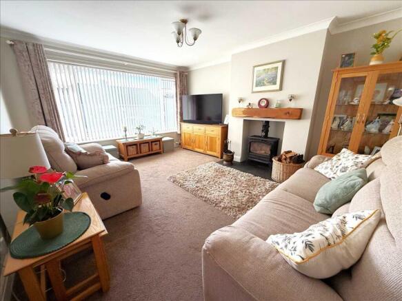 Lodge Gardens, Gristhorpe photo 4