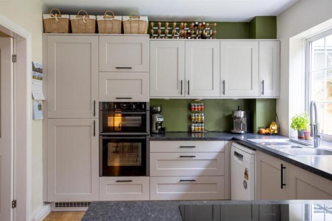 3 bed Terraced for sale Image 5