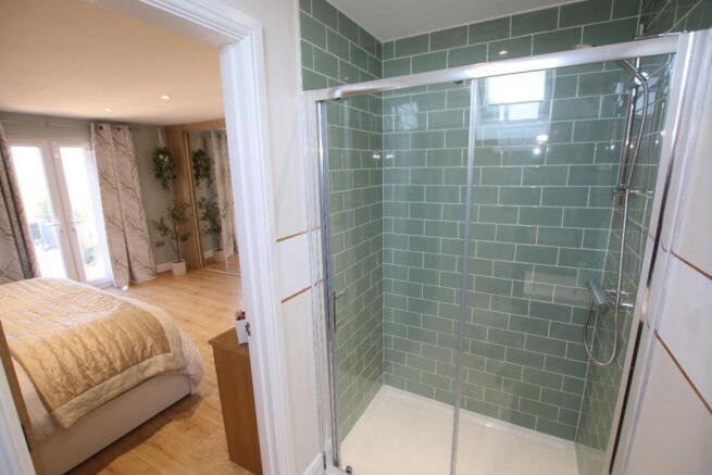 The Avenue 14 - Ensuite 1
