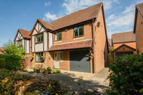64, Oak Tree Way, Horsham RH13 6BF