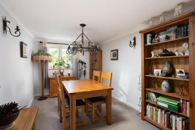 5 bed Detached for sale Image 7