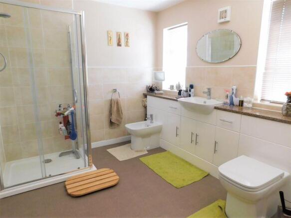 Bath/Shower Room