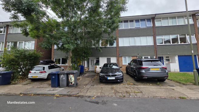 3 bed town house for sale Doggetts Close, East Ba