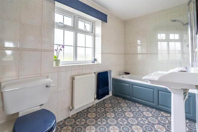 5 bed Detached for sale Image 12