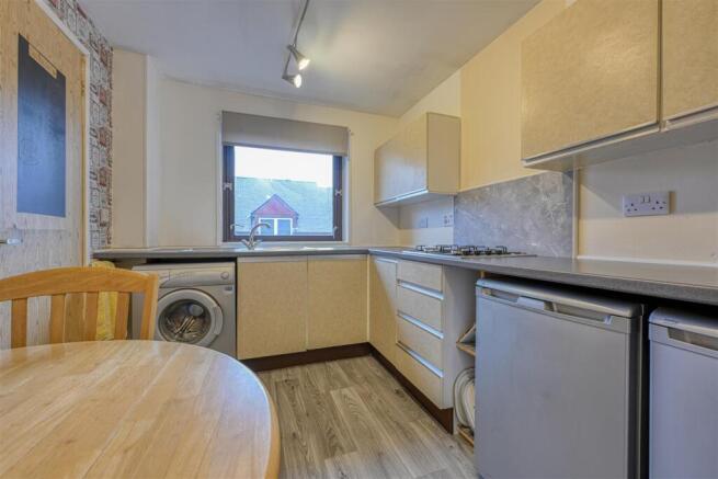 4-Kitchen-bright.jpg