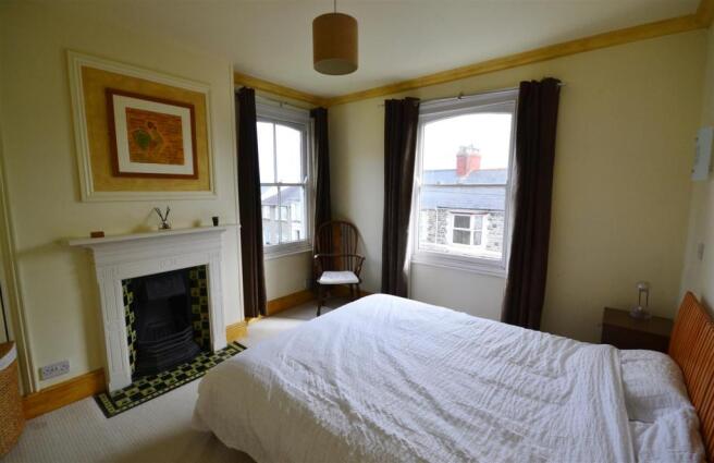 BEDROOM 4
