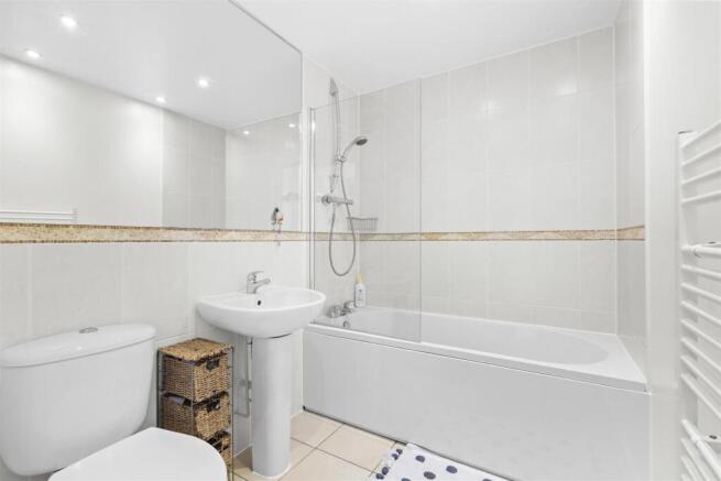 Tadros Court, High Wycombe photo 4