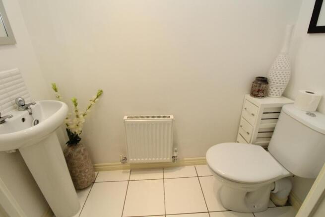 CLOAKROOM/W.C.