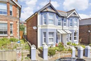 18, Spring Gardens, Shanklin PO37 7AQ