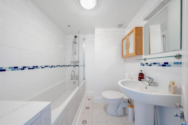 2 bed Flat for sale Image 9