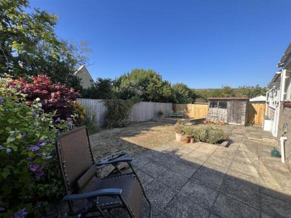 4 Ashley Way bed garden.JPG