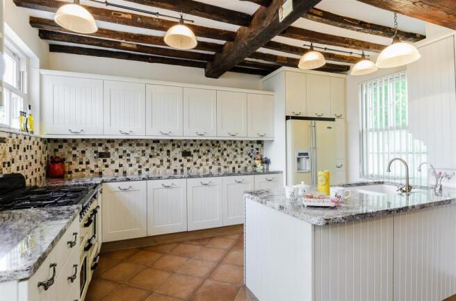 8293885-interior34.jpg