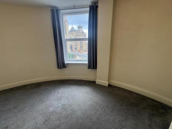2 bed Apartment to rent Image 9