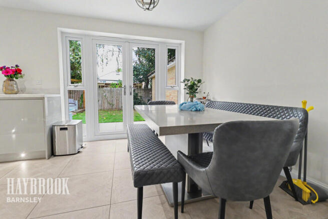 4 bed Detached for sale Image 6