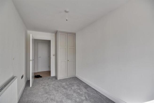 Bedroom/ built in wardobe