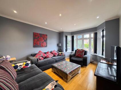 Wolmer Gardens, Edgware, HA8