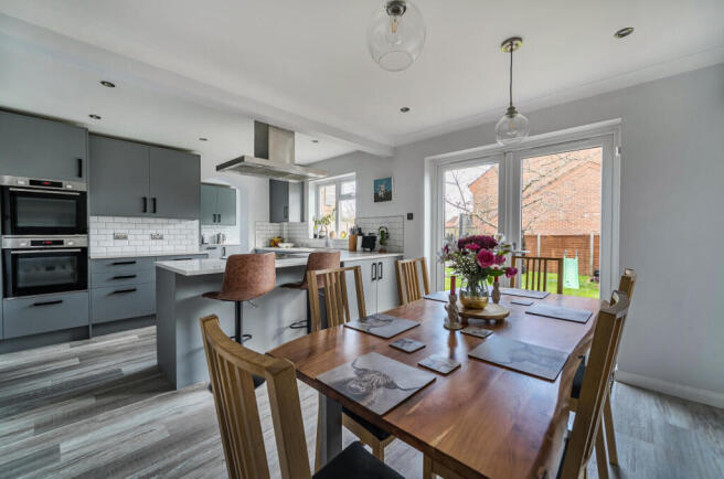 1396054-4-696a5c9...