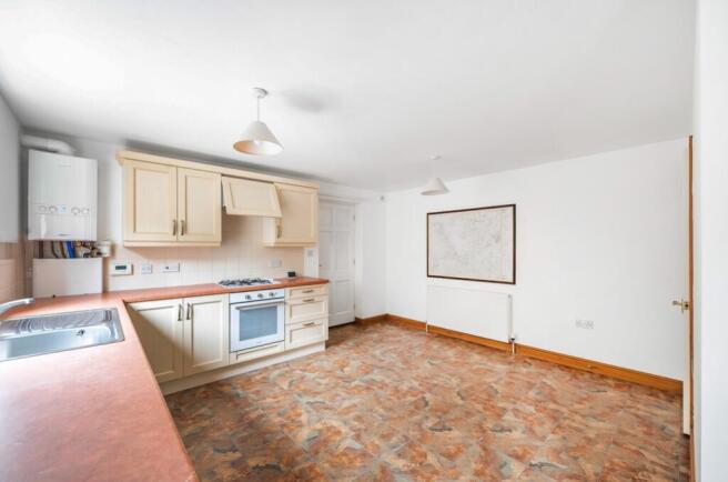 3 bed Town House to rent Image 4
