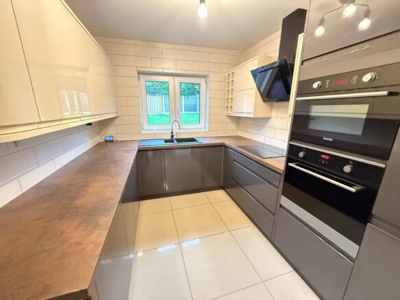 4 bed Town House for sale Image 4