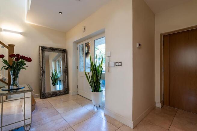 5 bed Detached for sale Image 6