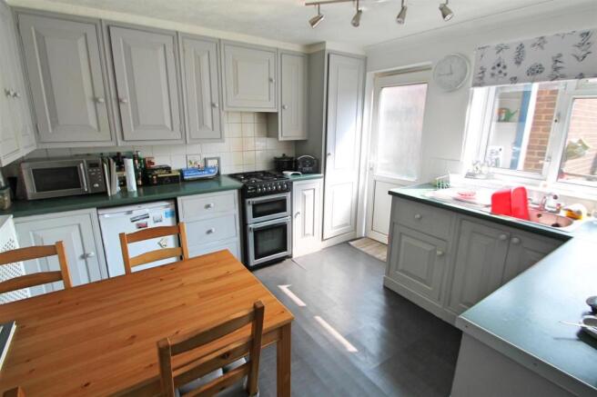 Kitchen/Breakfast Room: