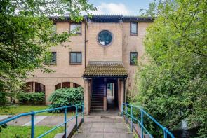 29, Eastgate Close, London SE28 8PJ