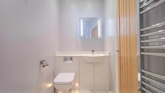 2 bed Flat to rent Image 5