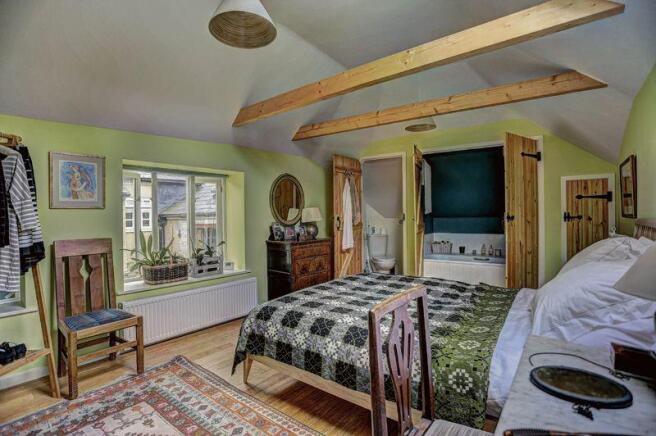 Bedroom in con...