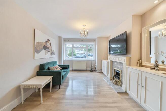 Field End Road, Ruislip, HA4 photo 4