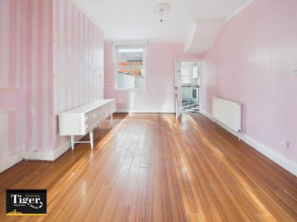 CAM02176G0-PR0825...