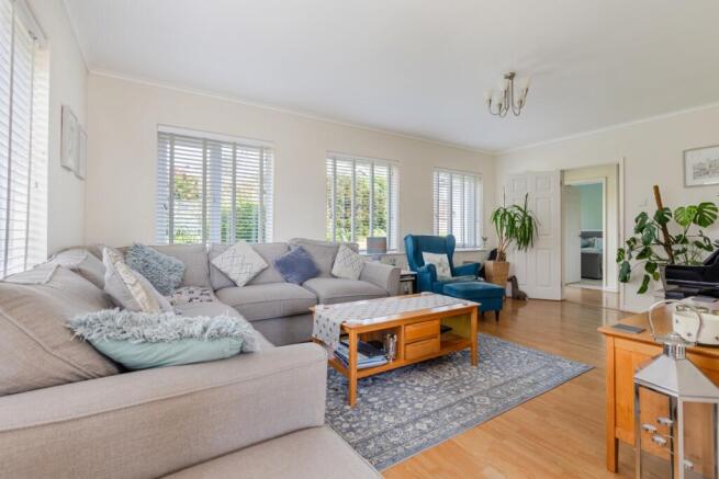 A09 - 30 Copythorne Rd Brixham - 250423