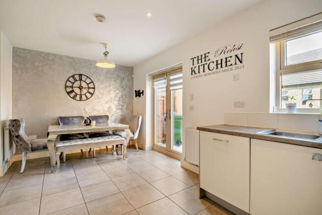 4 bed Detached for sale Image 5