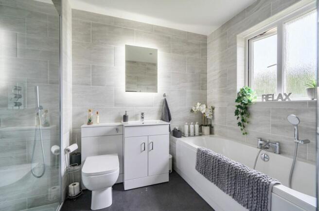 En-Suite Bathroom