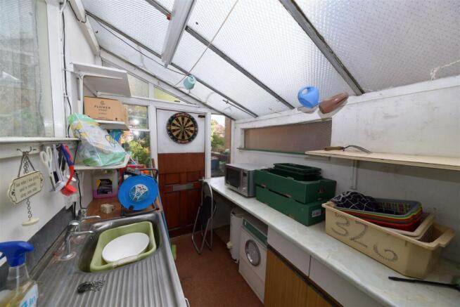 harborne park rd 326 - lean to 01.JPG