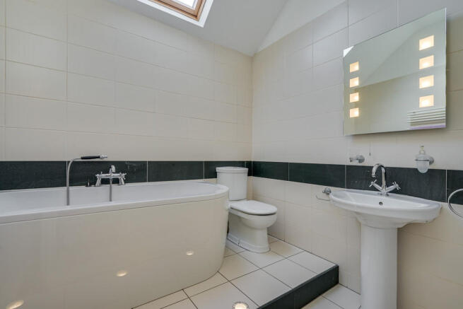 En suite bedroom ...