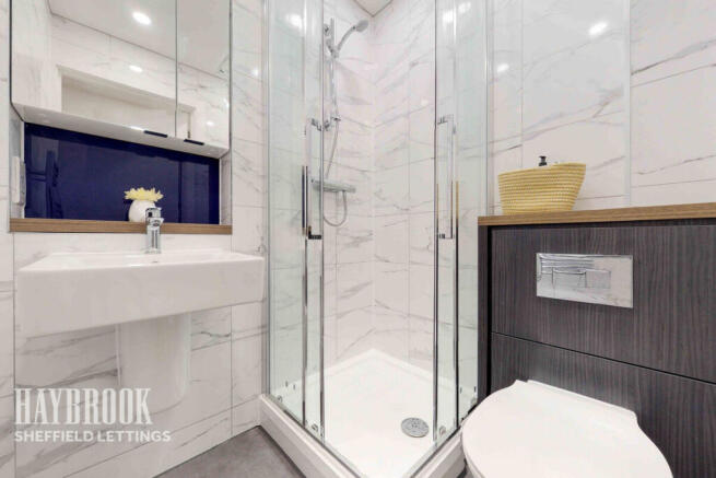 2 bed Apartment to rent Image 11