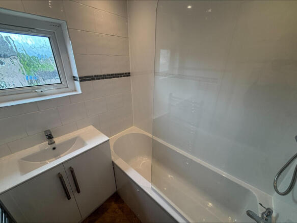 3 bed House to rent Image 10