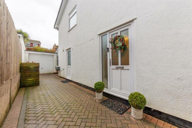 11 Hazel Close-22.jpg
