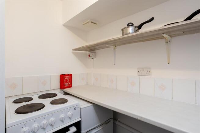 1 bed Ground Flat to rent Image 8