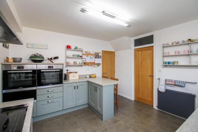 KITCHEN/BREAKFAST ROOM