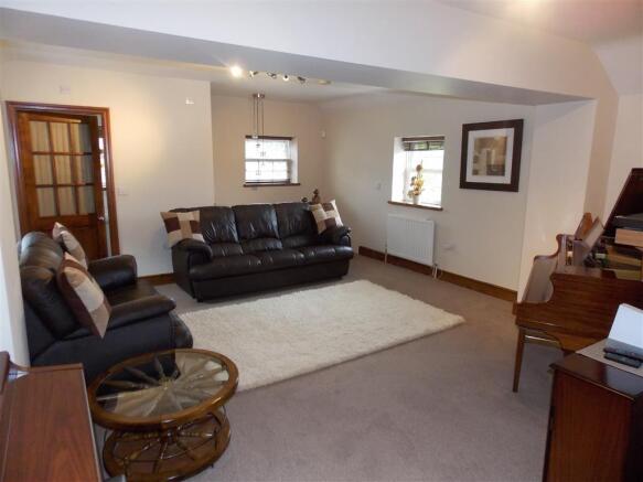 SITTING ROOM/ANNEX