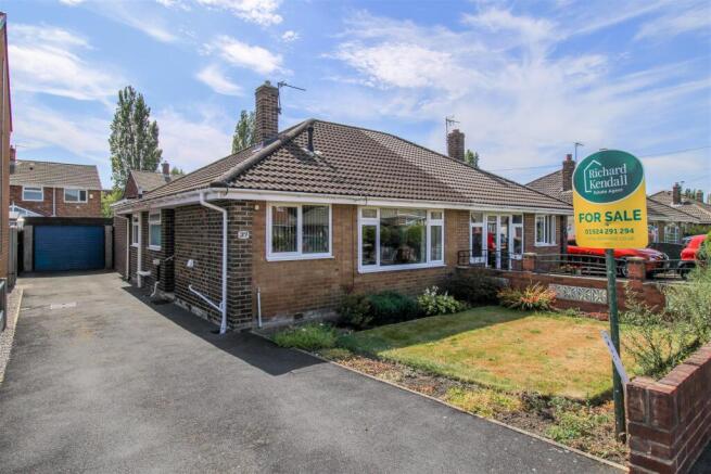 3 bed Semi-Detached Bungalow for sale in wakefield