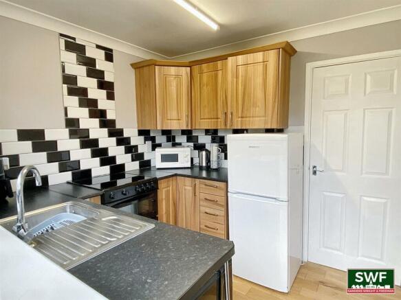 Kitchen1.jpg