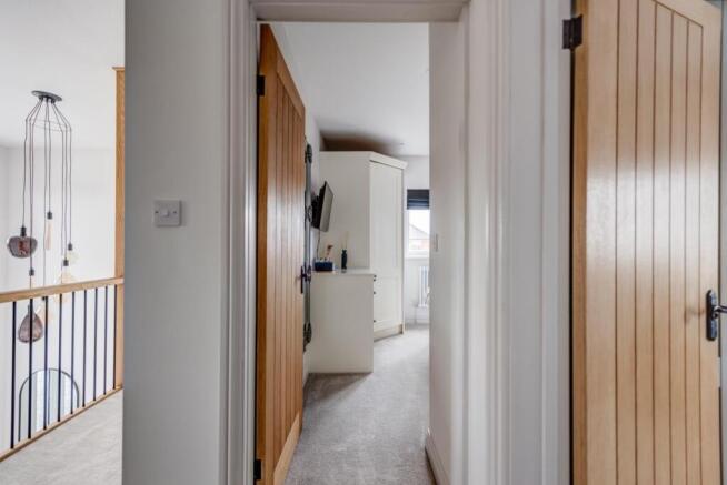 4 bed Detached for sale Image 11