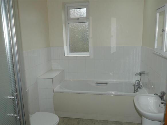 2 bed Semi-Detached to rent Image 10