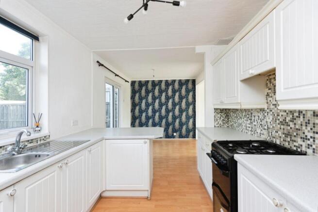 3 bed Semi-Detached for sale Image 6