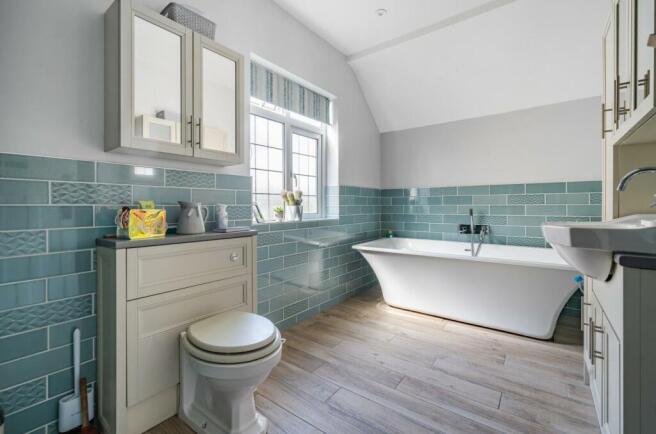 family bathroom.jpg