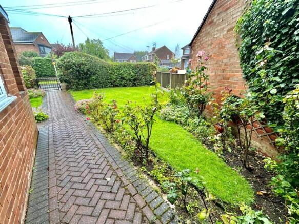 3 bed Detached to rent Image 9