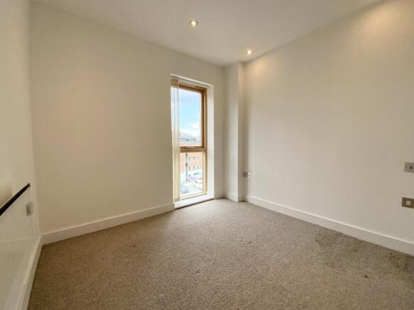 2 bed Apartment to rent Image 8
