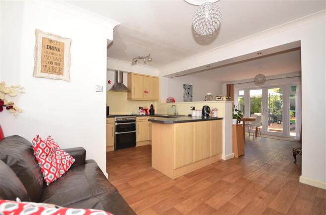 Kitchen/ Breakfast Area